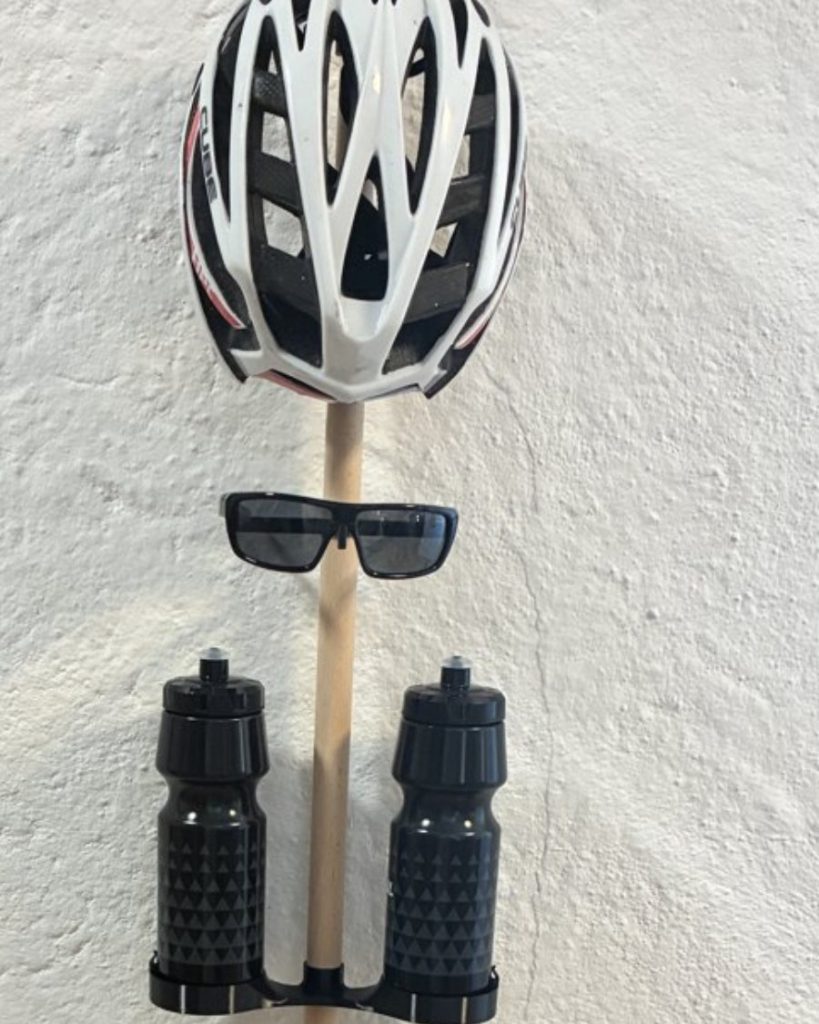 Brillenhalter Modul des GRVLX Gear Rack mit Sportbrille